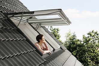 Elektrické výklopně-kyvné střešní okno VELUX INTEGRA® GPU 006621A